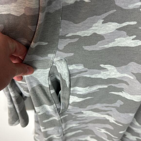 Athleta Sweater - Women’s Large - Picture 5 of 7